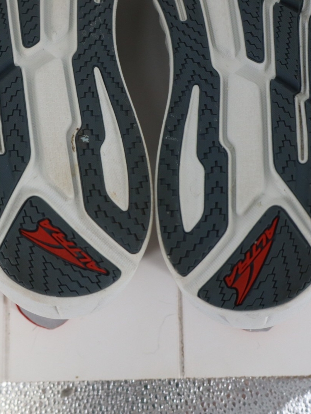 Altra Torin 7 Running Shoes Men’s 10.5 Gray Red Zero Drop Road Running - Picture 6 of 12